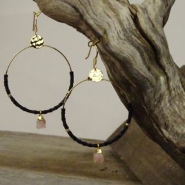 Boucles d’oreilles dorées à l’or fin et opale rose
