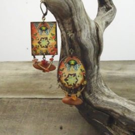 Boucles d’oreilles asymétriques