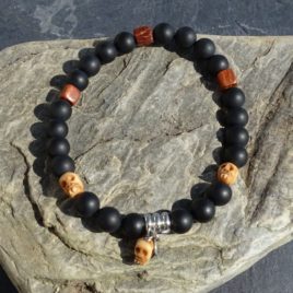 Bracelet homme onyx mat têtes de mort en os